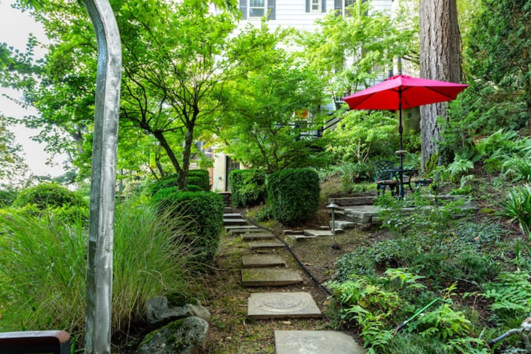 Boly House Bistro Walkway